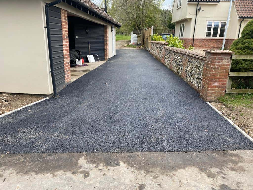 This is a newly installed tarmac driveway. All works carried out by St Neots Driveways